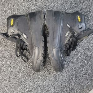 A solo boot used size 10.5